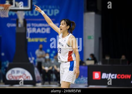 Belgrado, Serbia, 10th febbraio 2022. Danbi Kim di Corea reagisce durante la partita del torneo di qualificazione FIBA Women's Basketball World Cup tra la Corea del Sud e la Serbia a Belgrado, in Serbia. Febbraio 10, 2022. Credit: Nikola Krstic/Alamy Foto Stock