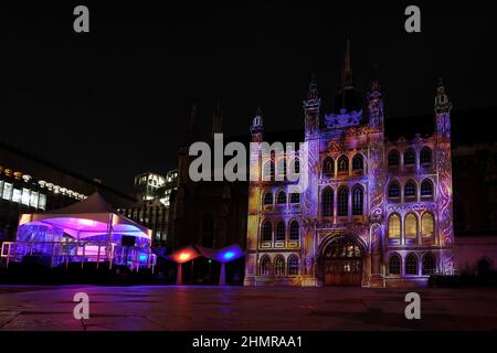 London, UK, 11th, Feb, 2022. "Chiavi di luce" di MR.Beam, una delle cinque installazioni luminose e sonore della città di Londra viene lanciata prima delle vacanze scolastiche di metà periodo e mentre i londinesi tornano negli spazi pubblici e negli uffici, con una visione più luminosa dell'anno a venire. Le opere d'arte divertenti, colorate e interattive fanno parte della serie di attività del sindaco di Londra "Let's Do London" in tutta la capitale. Credit: Undicesima ora Fotografia/Alamy Live News Foto Stock