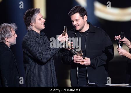 Orelsan e Clement Cotentin ricevono il premio per la creazione audiovisiva per il documentario “mai mostrare che a nessuno durante il Victoires de la Musique 37th alla Seine musicale il 11 febbraio 2022 a Boulogne-Billancourt, Francia. Foto di David Niviere/ABACAPRESS.COM Foto Stock