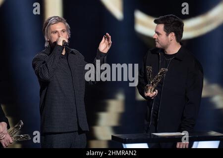 Orelsan e Clement Cotentin ricevono il premio per la creazione audiovisiva per il documentario “mai mostrare che a nessuno durante il Victoires de la Musique 37th alla Seine musicale il 11 febbraio 2022 a Boulogne-Billancourt, Francia. Foto di David Niviere/ABACAPRESS.COM Foto Stock