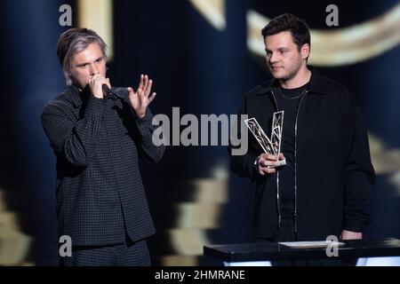 Orelsan e Clement Cotentin ricevono il premio per la creazione audiovisiva per il documentario “mai mostrare che a nessuno durante il Victoires de la Musique 37th alla Seine musicale il 11 febbraio 2022 a Boulogne-Billancourt, Francia. Foto di David Niviere/ABACAPRESS.COM Foto Stock