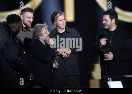 Orelsan e Clement Cotentin ricevono il premio per la creazione audiovisiva per il documentario “mai mostrare che a nessuno durante il Victoires de la Musique 37th alla Seine musicale il 11 febbraio 2022 a Boulogne-Billancourt, Francia. Foto di David Niviere/ABACAPRESS.COM Foto Stock