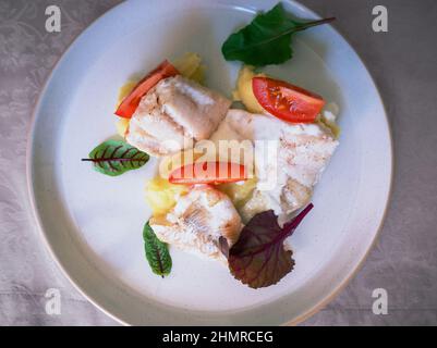 pezzi di zander al vapore (pikeperch) e purè di patate Foto Stock