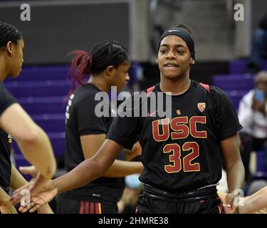 Seattle, WA, Stati Uniti. 11th Feb 2022. L'USC ha presentato Jordyn Jenkins prima della partita di pallacanestro femminile dell'NCAA tra i Trojan USC e Washington Huskies all'HEC Edmundson Pavilion di Seattle, WA. Steve Faber/CSM/Alamy Live News Foto Stock