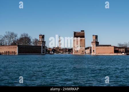 Torre di porta Nuova e nuovo ingresso dell'Arsenale veneziano a Venezia Foto Stock