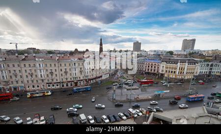 Kazan, Russia - Luglio 31 2008: Vista panoramica del centro di Kazan, Piazza Tukay. Dopo la pioggia Foto Stock