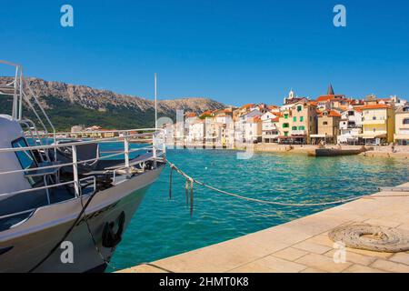 Baska, Croazia - 4 settembre 2021. La città meridionale dell'isola di Krk, Baska, nella contea di Primorje-Gorski Kotar, nella Croazia occidentale Foto Stock
