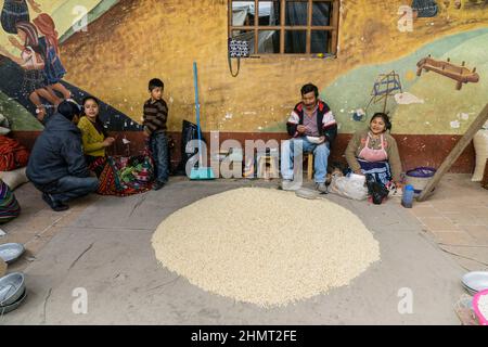 comerciantes de maiz, mercado del centro historico, Chichicastenango ,municipio del departamento de El Quiché, Guatemala, Central America Stock Photo