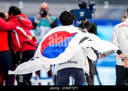 PECHINO, CINA - FEBBRAIO 12: Junho Kim della Corea del Sud vincitore della medaglia d'argento, Tingyu Gao della Cina vincitore della medaglia d'oro, Wataru Morishige del Giappone vincitore della medaglia di Brons che gareggia sugli uomini 500m durante i Giochi Olimpici di Pechino 2022 al National Speed Skating Oval il 12 febbraio 2022 a Pechino, Cina (Foto di Douwe Bijlsma/Orange Pictures) NOCNSF Foto Stock