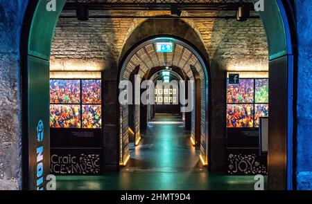 Un passaggio all'interno del Museo irlandese dell'emigrazione (EPIC) a Dublino, Irlanda. Foto Stock