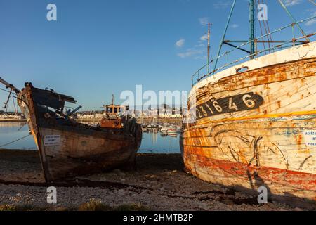 Naufragi nel porto di Camaret sur Mer nella penisola di Crozon; Bretagna; Francia Foto Stock