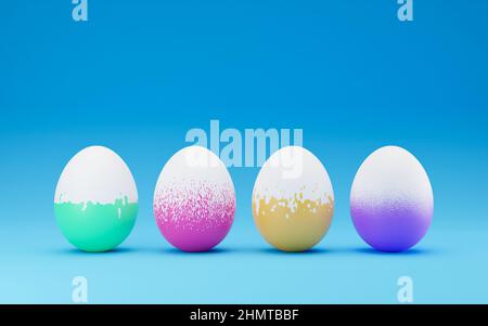Fila di divertenti uova di pasqua decorate con colori e disegni diversi. 3D rappresentazione illustrazione. Fila di uova di Pasqua felice in colori alla moda su sfondo blu Foto Stock