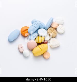 Compresse pillole heap colore mix terapia farmaci medico influenza antibiotico farmacia medicina medica Foto Stock
