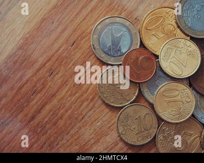 Un sacco di centesimi di euro di diverse denominazioni, un primo piano. Spazio per il testo. Foto Stock