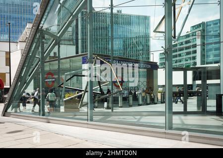 Cardinal Place è uno sviluppo di negozi e uffici a Londra, vicino alla Victoria Station e di fronte alla Cattedrale di Westminster Foto Stock