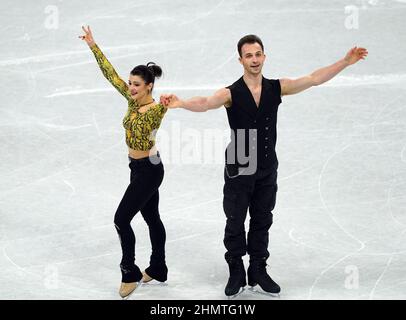Maksym Spodyriev e Natalia Kaliszek in Polonia durante la Danza del ghiaccio - Danza del ritmo allo Stadio al coperto della capitale il giorno otto dei Giochi Olimpici invernali di Pechino 2022, Pechino, Cina. Data foto: Sabato 12 febbraio 2022. Foto Stock