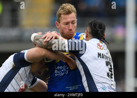 Leeds, Regno Unito. 12th Feb 2022. Matt Prior #10 di Leeds Rhinos inizia una mossa d'attacco a Leeds, Regno Unito il 2/12/2022. (Foto di Simon Whitehead/News Images/Sipa USA) Credit: Sipa USA/Alamy Live News Foto Stock