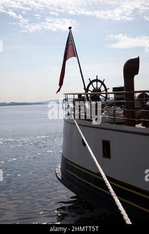 Vaporetto a pale Waverley al largo del molo di Helensburgh, Scozia Foto Stock