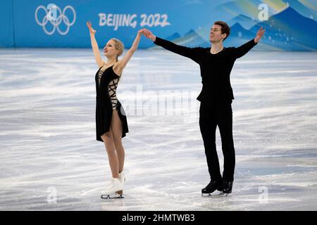 Pechino, Hebei, Cina. 12th Feb 2022. I ballerini di ghiaccio finlandesi Juulia Turkkila e Maksym Nikitin competono nella Danza del ritmo alle Olimpiadi invernali di Pechino 2022. (Credit Image: © Mark Edward Harris/ZUMA Press Wire) Credit: ZUMA Press, Inc./Alamy Live News Foto Stock