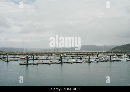 Muxia, una piccola città costiera e destinazione turistica sulla costa della morte, la Coruna, Galizia, Spagna. Foto di alta qualità Foto Stock