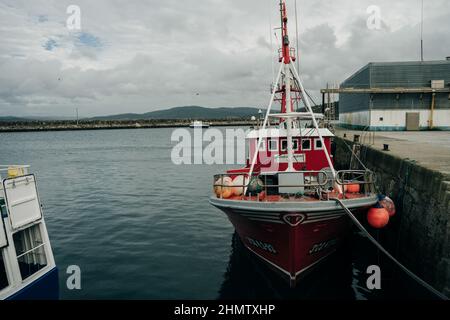 Muxia, una piccola città costiera e destinazione turistica sulla costa della morte, la Coruna, Galizia, Spagna. Foto di alta qualità Foto Stock