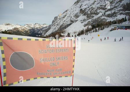 Sciare a Ciampac, Dolomiti, Alto Adige, Trentino-Alto Adige, Alba, Val di Fassa - pista da sci nera Foto Stock
