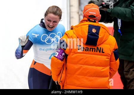 Pechino, Cina. 12th Feb 2022. DISTRETTO DI YANQING, CINA - FEBBRAIO 12: Kimberley Bos dei Paesi Bassi che gareggiano sul calore delle Donne 4 durante i Giochi Olimpici di Pechino 2022 al Centro Nazionale scorrevole di Yanqing il 12 Febbraio 2022 nel distretto di Yanqing, Cina (Foto di Iris van den Broek/Orange Pictures) NOCNSF credito: Orange Pics BV/Alamy Live News Foto Stock