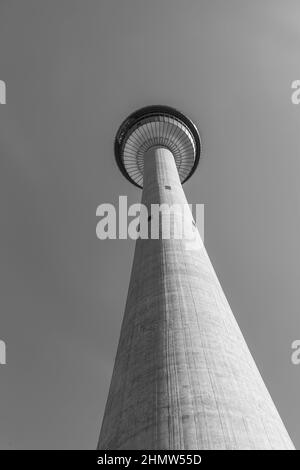 Calgary Tower in bianco e nero, canada Foto Stock