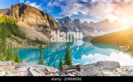 Lago Moraine durante l'estate in Banff National Park panorami, Canadian Rockies, Alberta, Canada Foto Stock