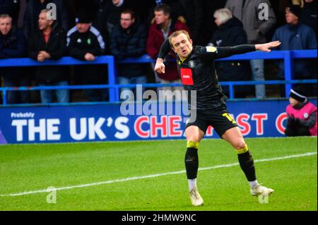 ROCHDALE, REGNO UNITO. FEBBRAIO 12th Alex Pattison dell'Harrogate Town FC festeggia il secondo gol del suo lato durante la partita della Sky Bet League 2 tra Rochdale e Harrogate Town allo Spotland Stadium di Rochdale sabato 12th febbraio 2022. (Credit: Ian Charles | MI News) Credit: MI News & Sport /Alamy Live News Foto Stock