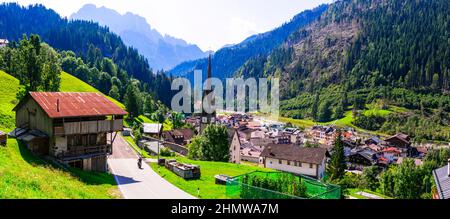 Paesaggio alpino, Dolomiti, Cortina d'Ampezzo, famosa stazione sciistica del nord Italia Foto Stock