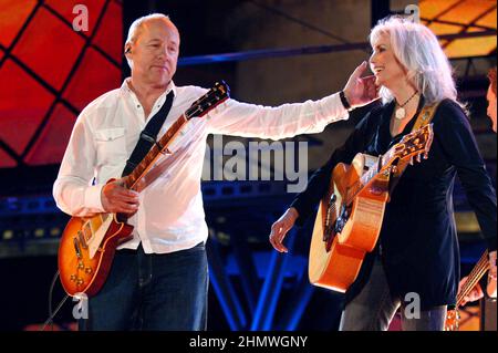 Napoli Italia 2006-06-01 : concerto dal vivo di Knopfler Mark & Emmylou Harris al Festival Bar 2006 Foto Stock