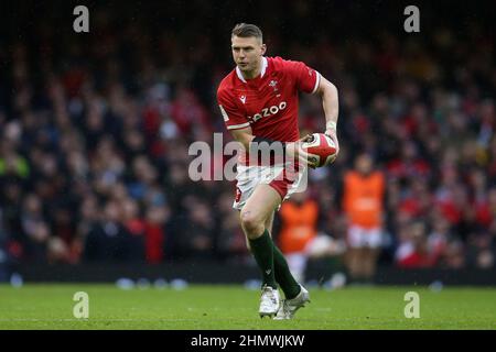 Cardiff, Regno Unito. 12th Feb 2022. DaN Biggar del Galles in azione. Partita del campionato di Guinness Six Nations 2022, Galles contro Scozia al Principato di Cardiff sabato 12th febbraio 2022. pic di Andrew Orchard/Andrew Orchard SPORTS photography/ Alamy Live News Credit: Andrew Orchard SPORTS photography/Alamy Live News Foto Stock