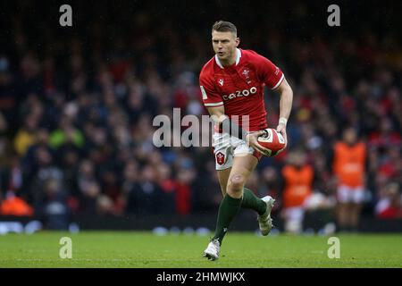 Cardiff, Regno Unito. 12th Feb 2022. DaN Biggar del Galles in azione. Partita del campionato di Guinness Six Nations 2022, Galles contro Scozia al Principato di Cardiff sabato 12th febbraio 2022. pic di Andrew Orchard/Andrew Orchard SPORTS photography/ Alamy Live News Credit: Andrew Orchard SPORTS photography/Alamy Live News Foto Stock