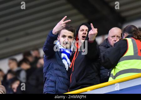 LONDRA, REGNO UNITO. FEB 12th Angry Cardiff City Fans dopo la partita del Sky Bet Championship tra Millwall e Cardiff City al Den, Londra sabato 12th febbraio 2022. (Credit: Ivan Yordanov | MI News) Credit: MI News & Sport /Alamy Live News Foto Stock