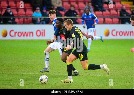 ROCHDALE, REGNO UNITO. FEBBRAIO 12th Alex Pattison dell'Harrogate Town FC prova una corsa durante la partita della Sky Bet League 2 tra Rochdale e Harrogate Town allo Spotland Stadium di Rochdale sabato 12th febbraio 2022. (Credit: Ian Charles | MI News) Credit: MI News & Sport /Alamy Live News Foto Stock