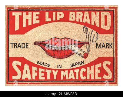 Vintage Safety Matches Match Box Top "The Lip Brand" made in Japan. Mostrando un paio di labbra rosse femminili con una sigaretta che fuma tra loro Foto Stock