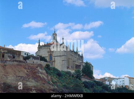 FACHADA OCCIDENTAL DE LA CATEDRAL DE CORIA - SIGLO XVI - ESTILO PLATERESCO. AUTORE: PEDRO DE IBARRA. UBICAZIONE: CATEDRAL DE SANTA MARIA DE LA ASUNCION. Cória. CACERES. SPAGNA. Foto Stock