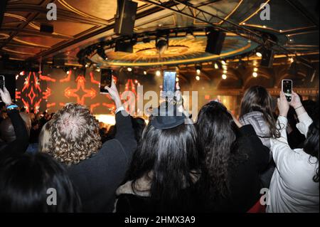 “GUARDA”: Il Bartschland di Susanne Bartsch debutto Presentazione alla Runway 7 a NYFW il 2/11/22 - New York Fashion Week, foto di Nadja Sayej Foto Stock