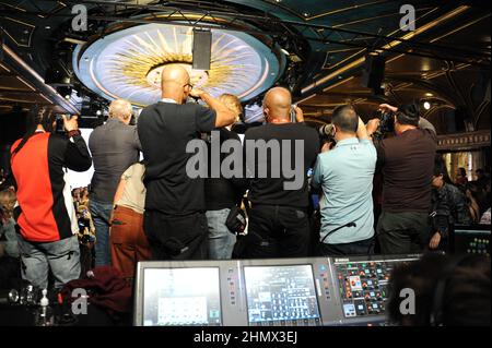 “GUARDA”: Il Bartschland di Susanne Bartsch debutto Presentazione alla Runway 7 a NYFW il 2/11/22 - New York Fashion Week, foto di Nadja Sayej Foto Stock