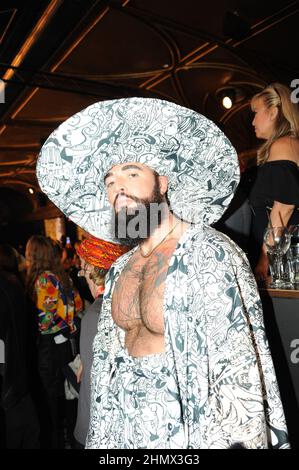 “GUARDA”: Il Bartschland di Susanne Bartsch debutto Presentazione alla Runway 7 a NYFW il 2/11/22 - New York Fashion Week, foto di Nadja Sayej Foto Stock