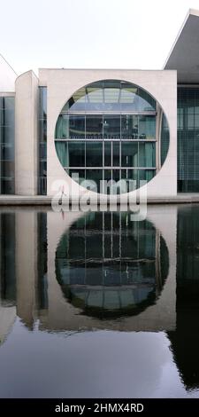 Berlino, Germania, 31 gennaio 2022, vista della Marie-Elisabeth-Lüders-Haus, che ospita la biblioteca del Bundestag. Foto Stock