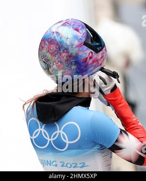 Pechino, Cina. 12th Feb 2022. Mirela Rahneva del Canada compete durante il calore delle donne scheletriche delle Olimpiadi invernali di Pechino 2022 al National Sliding Center nel distretto di Yanqing, Pechino, capitale della Cina, 12 febbraio 2022. Credit: Yao Jianfeng/Xinhua/Alamy Live News Foto Stock