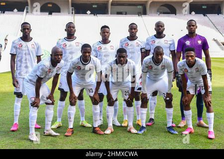 Tunisi, Tunisia. 12th Feb 2022. Jwaneng Galaxy Football si è allineato durante la partita di calcio CAF Champions League 2021 - 22 tra Esperance sportiva Tunisia e Jwaneng Galaxy Football Club a Rades. (Punteggio finale: Esperance sportive 4:0 Jwaneng Galaxy Football Club) Credit: SOPA Images Limited/Alamy Live News Foto Stock