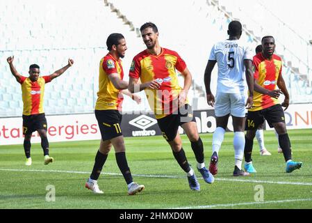 Tunisi, Tunisia. 12th Feb 2022. Mohamed Ali ben Romdhane visto in azione durante la partita di calcio CAF Champions League 2021 - 22 tra Esperance sportiva Tunisia e Jwaneng Galaxy Football Club a Rades. (Punteggio finale: Esperance sportive 4:0 Jwaneng Galaxy Football Club) Credit: SOPA Images Limited/Alamy Live News Foto Stock