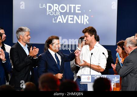 Guilhem Carayon, presidente di 'Les Jeunes Republicains', membro del partito di destra francese Les Republicains (LR), con Christian Jacob presidente del Th Foto Stock