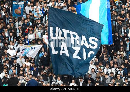 Roma, Italia. 12th Feb 2022. I tifosi del Lazio durante il calcio Serie A Match, Stadio Olimpico, SS Lazio / Bologna FC, 12th Febbraio 2022 (Photo by AllShotLive/Sipa USA) Credit: Sipa USA/Alamy Live News Foto Stock