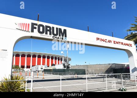 INGLEWOOD, CALIFORNIA - 12 FEB 2022: L'ingresso di Pincay all'arena del Forum Foto Stock