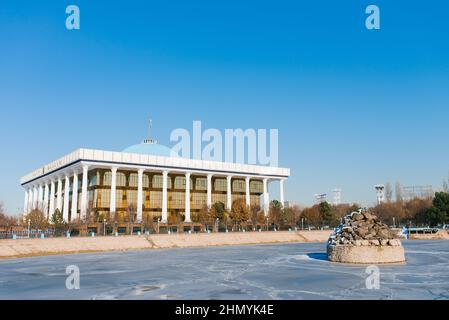 Tashkent, Uzbekistan. Dicembre 2019. Camera legislativa dell'Oliy Majlis Foto Stock