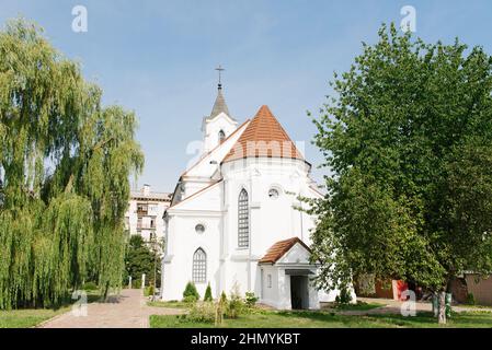 Minsk, Bielorussia. Agosto 2021. Chiesa Zolotogorsky della Santissima Trinità di San Rocco Foto Stock